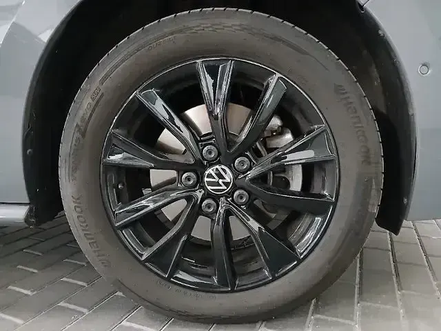 Gebraucht VW Multivan Edition 150 PS (110 kW) 2025 Grau Van / Kleinbus