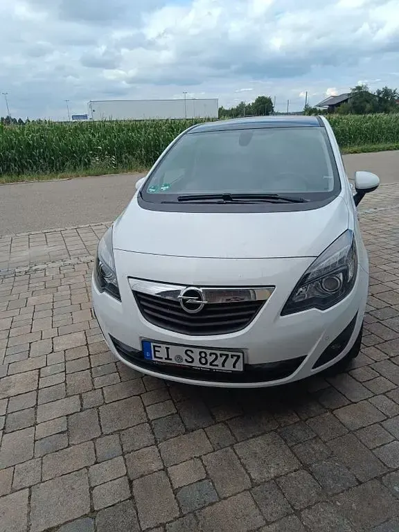 Gebraucht Opel Meriva Color Edition 120 PS (88 kW) 2011 Weiß Van / Kleinbus