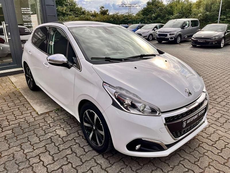 Gebraucht Peugeot 208 Allure 102 PS (75 kW) 2019 Weiß Kleinwagen