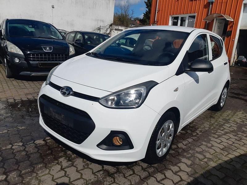 Gebraucht Hyundai i10 Classic 67 PS (49 kW) 2015 Weiß Kleinwagen