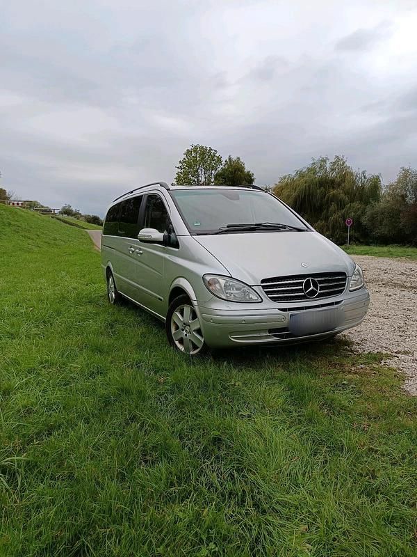 Silber Gebraucht 2007 Mercedes Viano Van / Kleinbus | 12.500 € - Bild 1/4