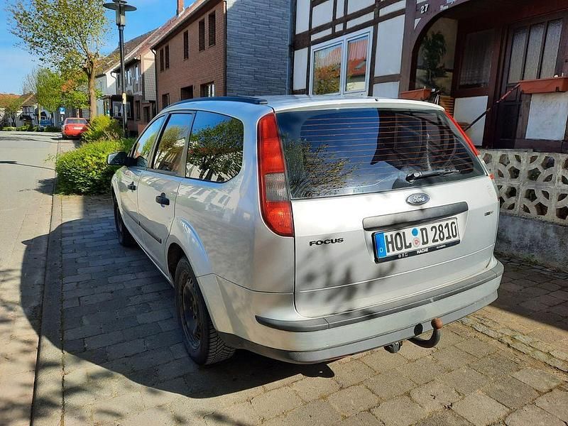 Usata Ford Focus Trend 116 CV (85 kW) 2005 Argento Berlina