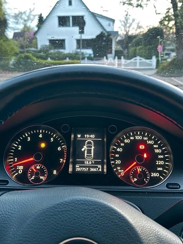 Grau Gebraucht 2010 VW Passat Limousine | 2.800 € (Superpreis) - Bild 1/4