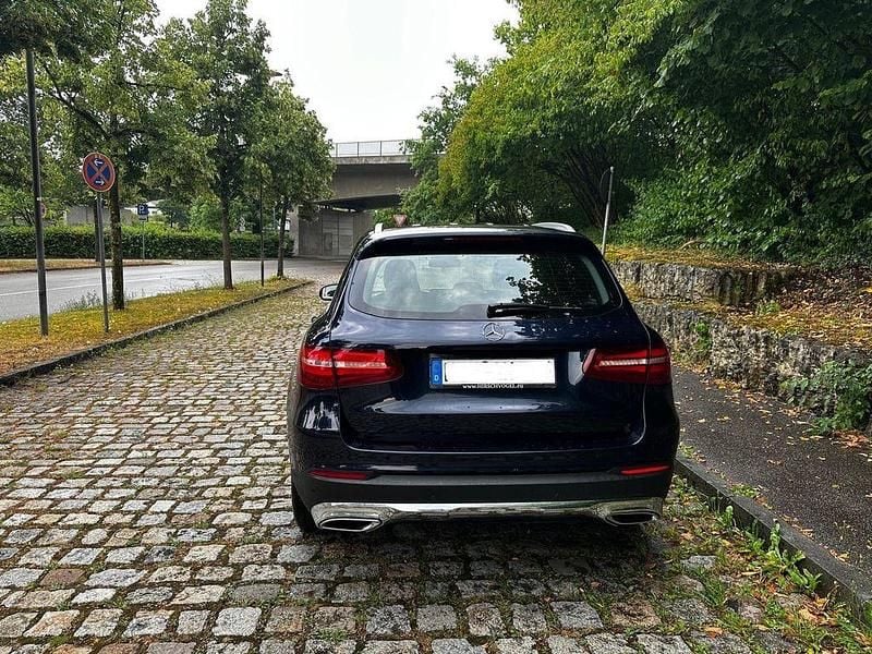 Blau Gebraucht 2017 Mercedes GLC350 SUV | 22.999 € (Superpreis) - Bild 1/4