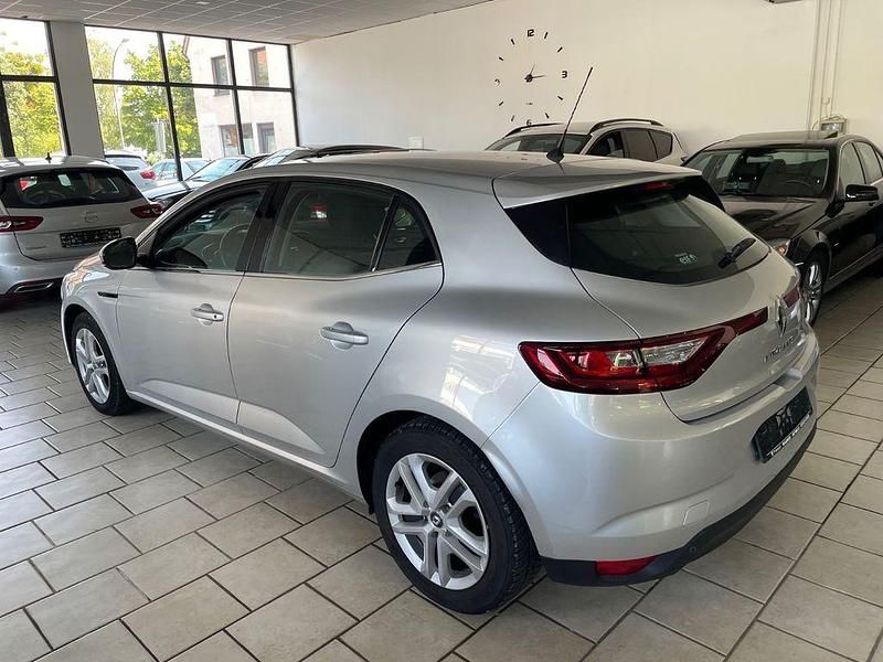 Gebraucht Renault Mégane IV Experience 132 PS (97 kW) 2017 Silber Limousine