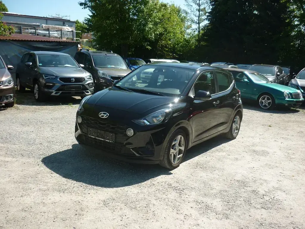 Gebraucht Hyundai i10 Trend 84 PS (61 kW) 2022 Schwarz Kleinwagen
