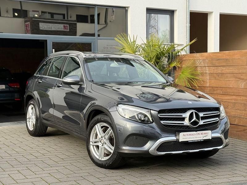 Grau Gebraucht 2016 Mercedes GLC250 SUV | 20.900 € (Fairer Preis) - Bild 1/4