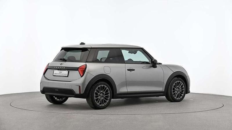 Second-hand Mini Cooper Classic 156 CP (114 kW) 2024 Gri Hatchback