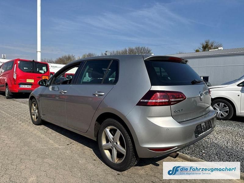 Gebraucht VW Golf VII LOUNGE 110 PS (80 kW) 2015 Silber Limousine