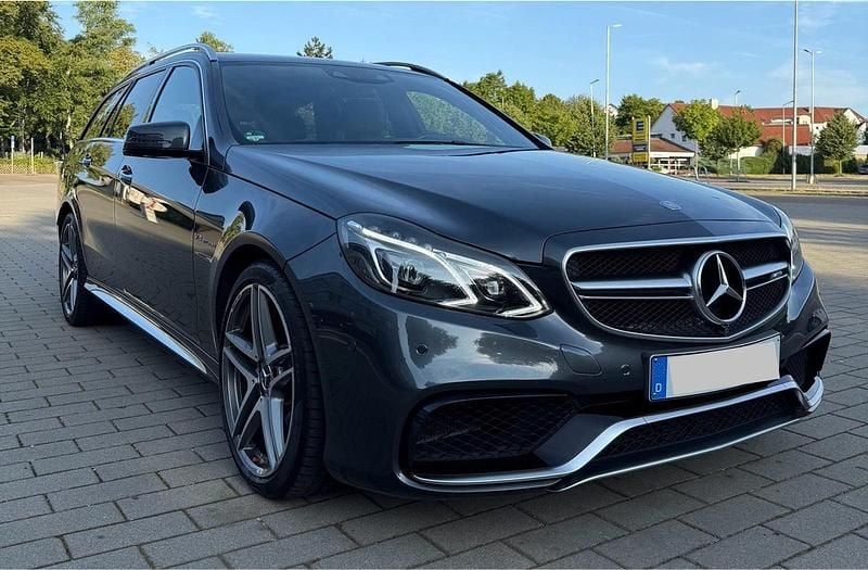 Grau Gebraucht 2016 Mercedes E63S AMG AMG Kombi | 48.500 € (Guter Preis) - Bild 1/4