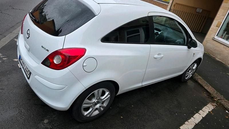Gebraucht Opel Corsa 69 PS (50 kW) 2011 Weiß Kleinwagen
