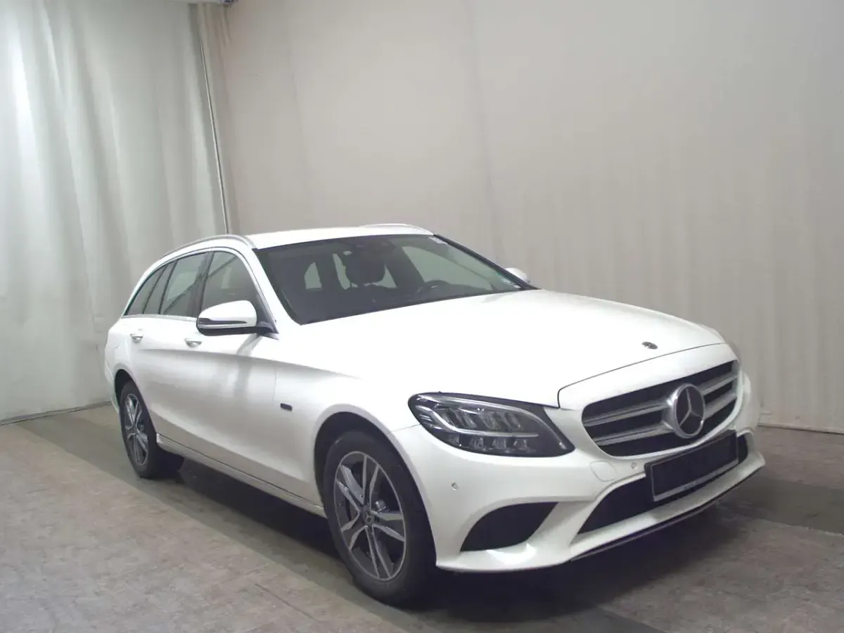 Gebraucht Mercedes C300e Avantgarde 306 PS (225 kW) 2020 Weiß Kombi