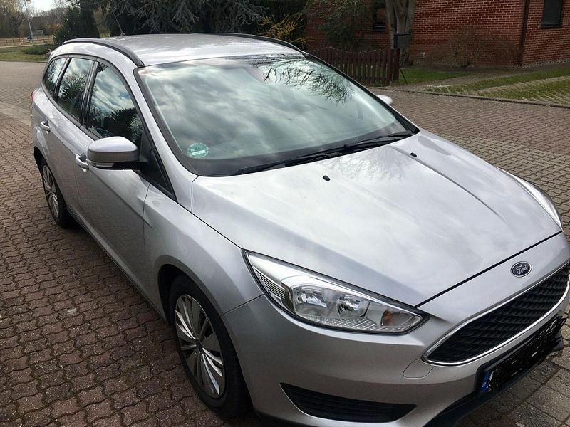 Gebraucht Ford Focus Trend 120 PS (88 kW) 2015 Silber Kombi