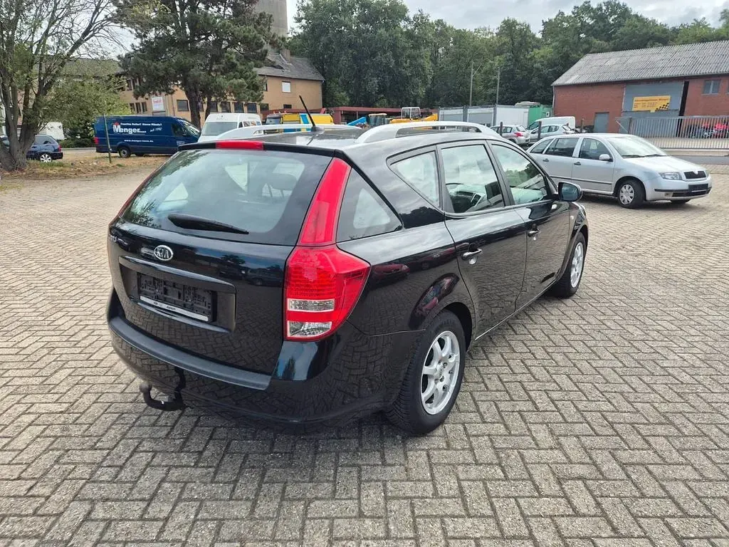 Gebraucht Kia Ceed Sportswagon 90 PS (66 kW) 2011 Schwarz Kombi