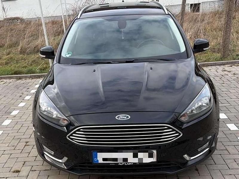 Gebraucht Ford Focus Titanium 125 PS (91 kW) 2016 Schwarz Kombi