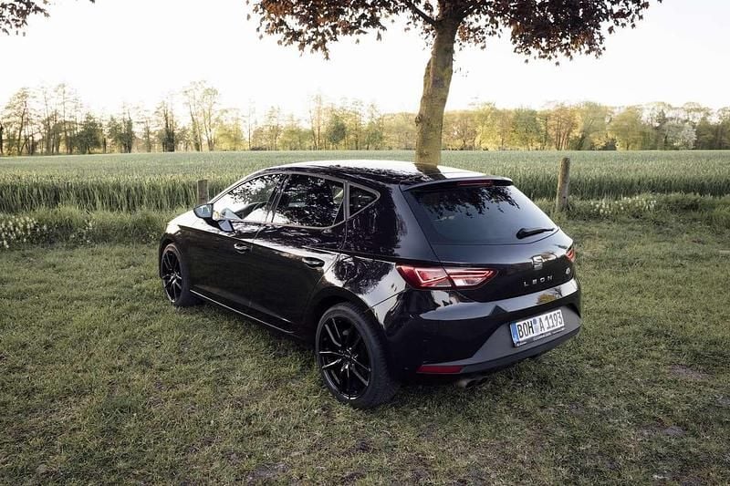 Second-hand Seat Leon FR 140 CP (102 kW) 2013 Negru Berlinǎ