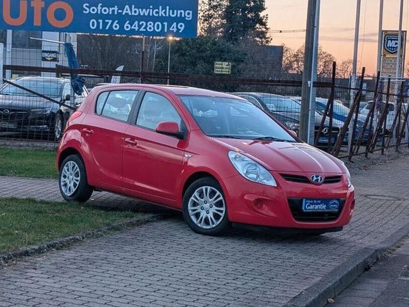 Gebraucht Hyundai i20 Comfort 101 PS (74 kW) 2009 Rot Kleinwagen