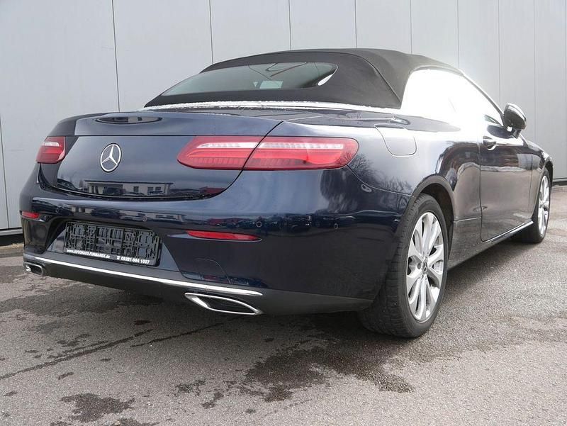 Gebraucht Mercedes E200 Avantgarde 184 PS (135 kW) 2019 Blau Cabrio