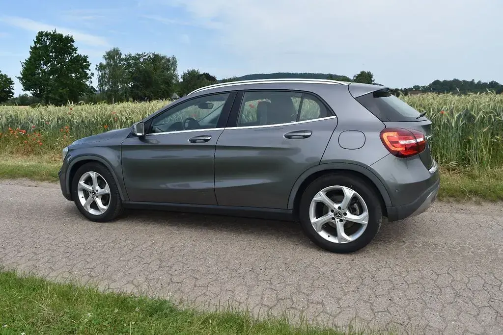 Gebraucht Mercedes GLA200 156 PS (114 kW) 2017 Grau SUV