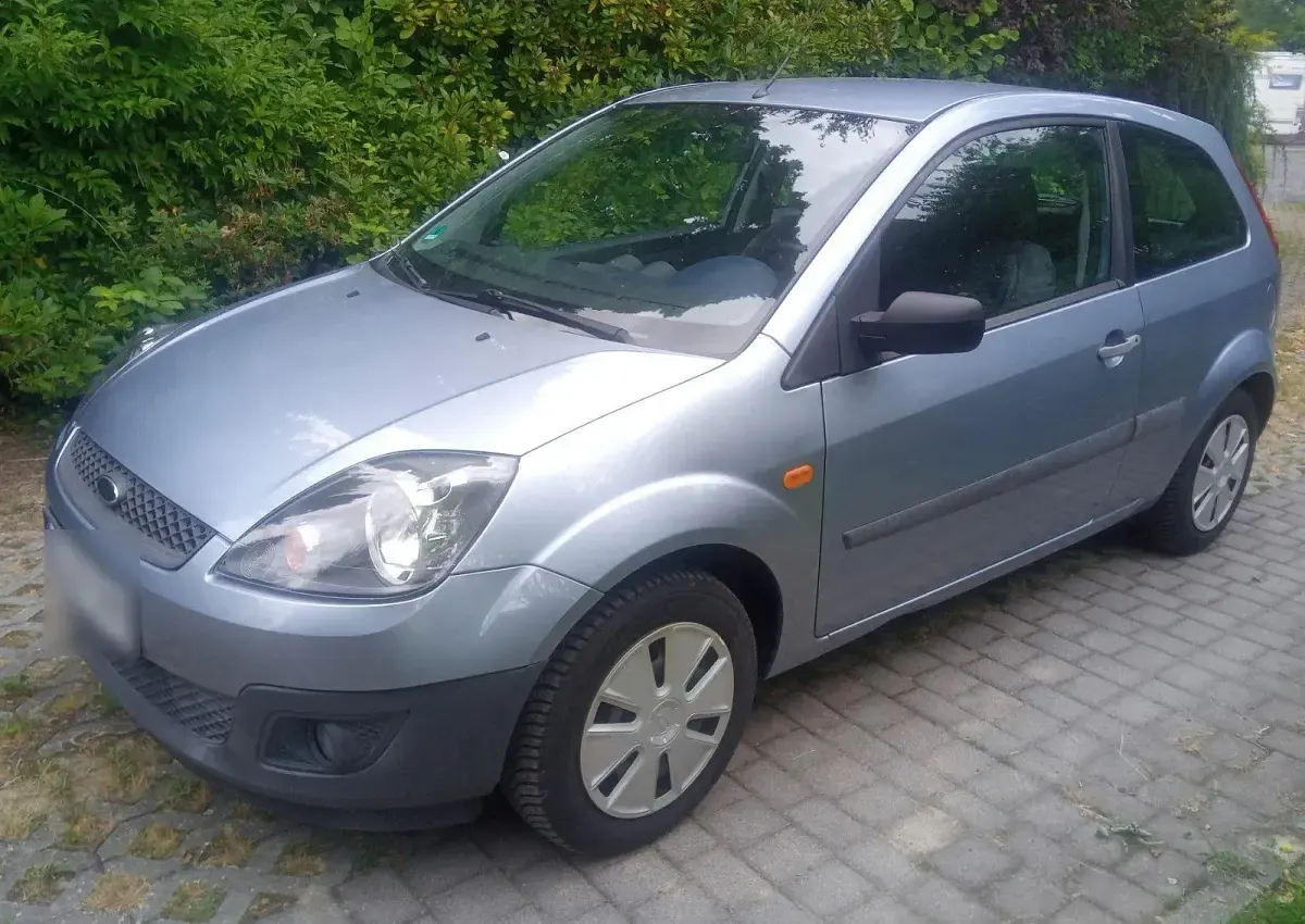 Gebraucht Ford Fiesta Ambiente 60 PS (44 kW) 2006 Blau Kleinwagen