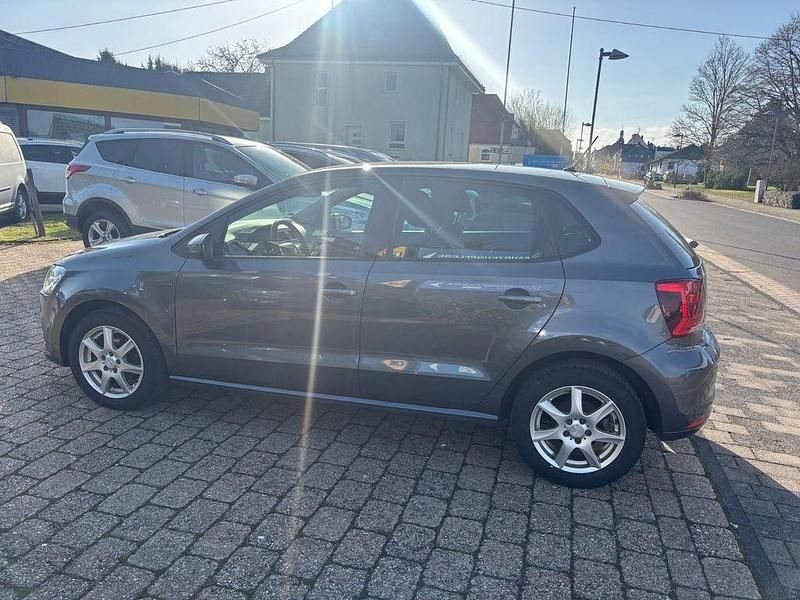 Gebraucht VW Polo LOUNGE 90 PS (66 kW) 2015 Grau Limousine