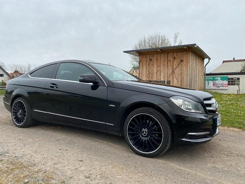 Gebraucht Mercedes C220 170 PS (125 kW) 2011 Schwarz Coupé