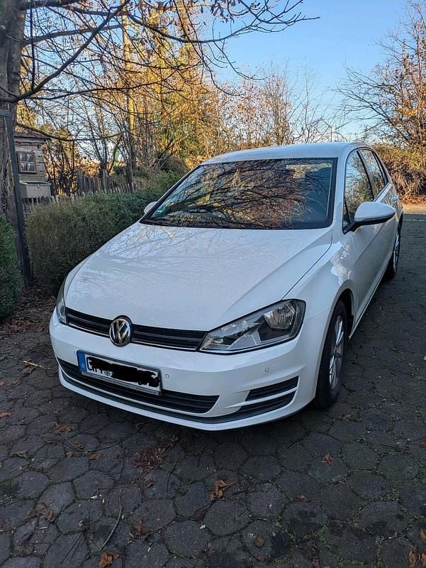 Weiß Gebraucht 2015 VW Golf VII Limousine | 7.900 € (Superpreis) - Bild 1/4