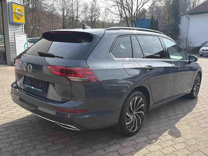 Gebraucht VW Golf VIII Style 150 PS (110 kW) 2022 Delfingrau metallic Kombi