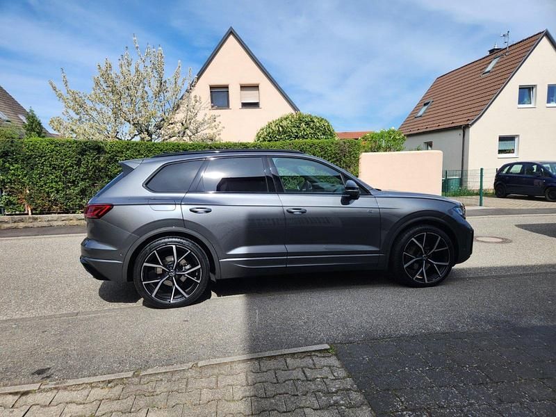 Gebraucht VW Touareg 286 PS (210 kW) 2023 Grau SUV