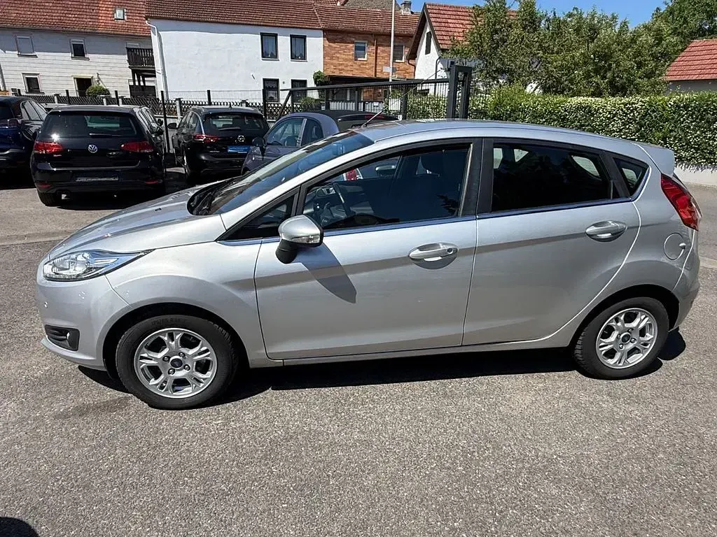 Gebraucht Ford Fiesta Titanium 101 PS (74 kW) 2016 Silber Kleinwagen