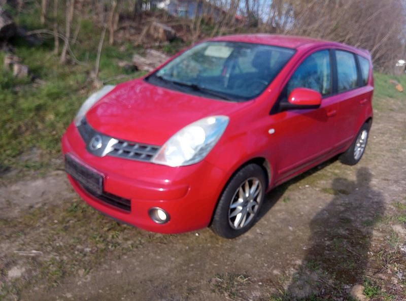 Gebraucht Nissan Note 85 PS (62 kW) 2008 Rot Kleinwagen