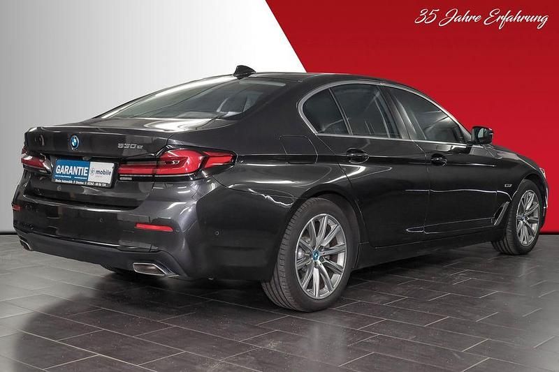 Gebraucht BMW 530e 184 PS (135 kW) 2023 Sophistograu Limousine