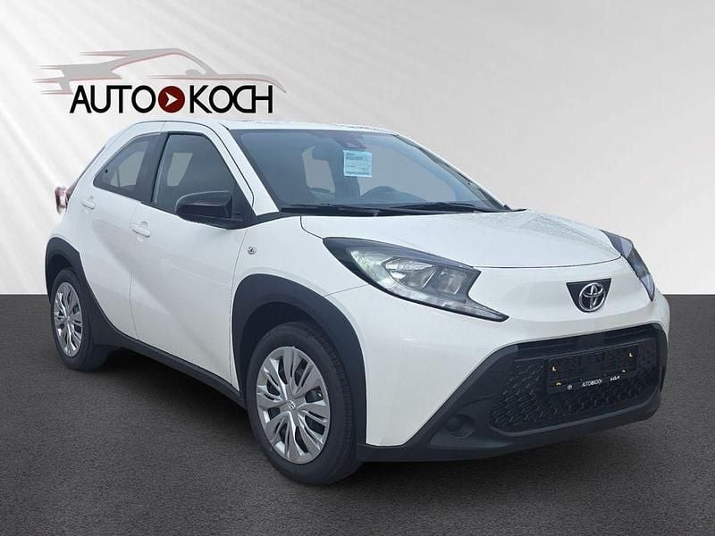 Weiß Neu 2025 Toyota Aygo X-play Kleinwagen | 17.290 € - Bild 1/4