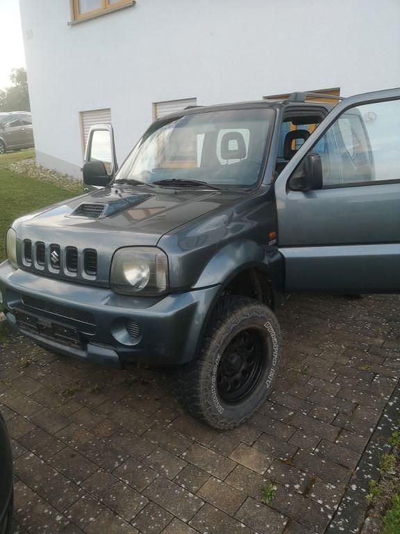 Grau Gebraucht 2005 Suzuki Jimny Comfort SUV | 6.100 € (Teuer) - Bild 1/4