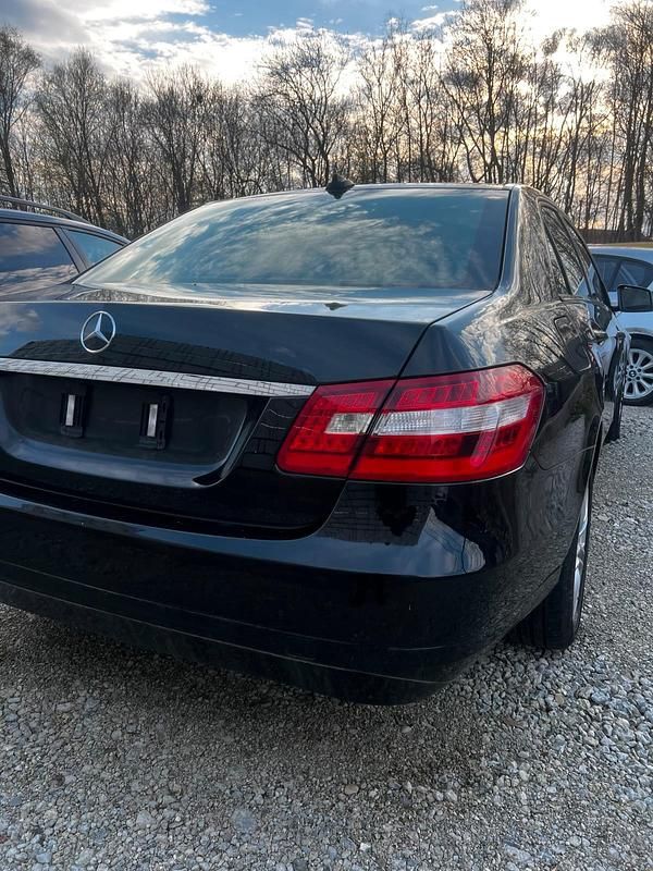Gebraucht Mercedes E200 136 PS (100 kW) 2011 Limousine