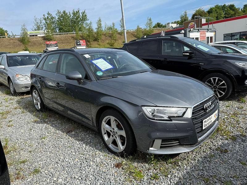 Gebraucht Audi A3 Sport 150 PS (110 kW) 2018 Grau Limousine