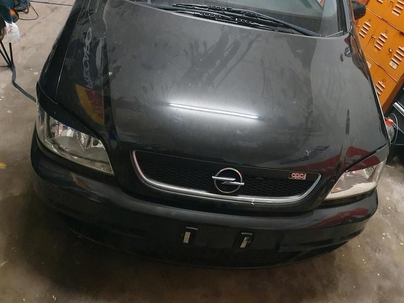 Schwarz Gebraucht 2003 Opel Zafira OPC Van / Kleinbus | 3.500 € (Etwas zu teuer) - Bild 1/4