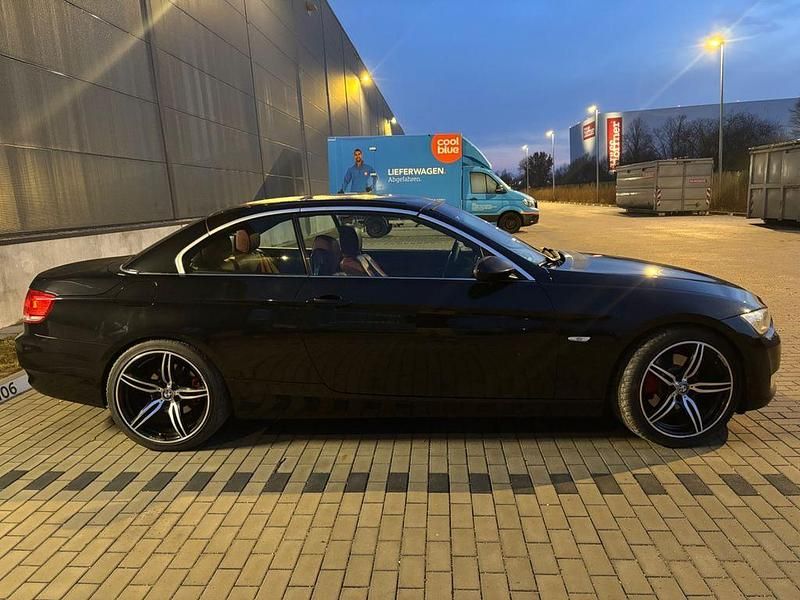 Gebraucht BMW 325 Cabriolet 218 PS (160 kW) 2007 Schwarz Cabrio