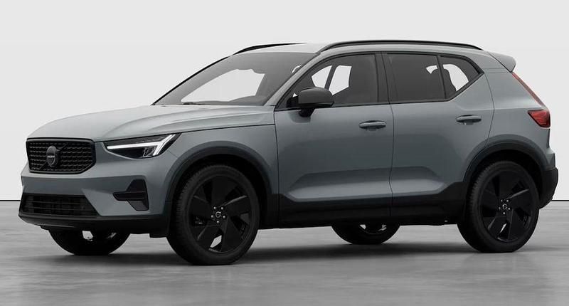 Neu Volvo XC40 Plus 163 PS (119 kW) 2025 Grau SUV