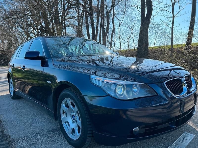 Gebraucht BMW 530 218 PS (160 kW) 2004 Blau Kombi