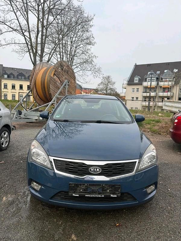 Usado Kia Ceed 90 HP (66 kW) 2010 Azul Citadino