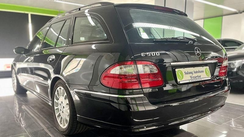 Second-hand Mercedes E500 306 CP (225 kW) 2004 Negru Berlinǎ
