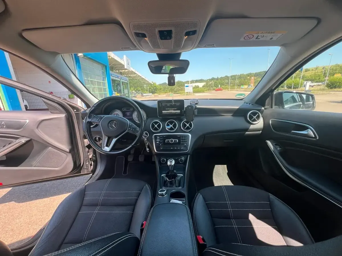 Gebraucht Mercedes A180 122 PS (89 kW) 2015 Schwarz Kleinwagen