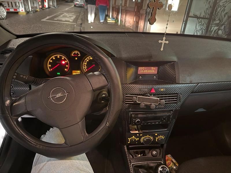 Second-hand Opel Astra 105 CP (77 kW) 2005 Gri Hatchback