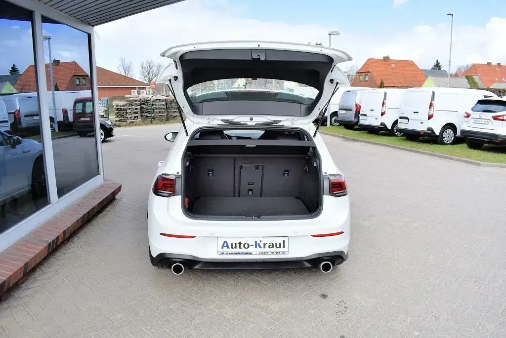 Gebraucht VW Golf VIII GTI 245 PS (180 kW) 2023 Weiß Limousine