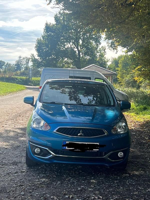 Blau Gebraucht 2018 Mitsubishi Space Star Edition+ Kleinwagen | 6.499 € (Superpreis) - Bild 1/4