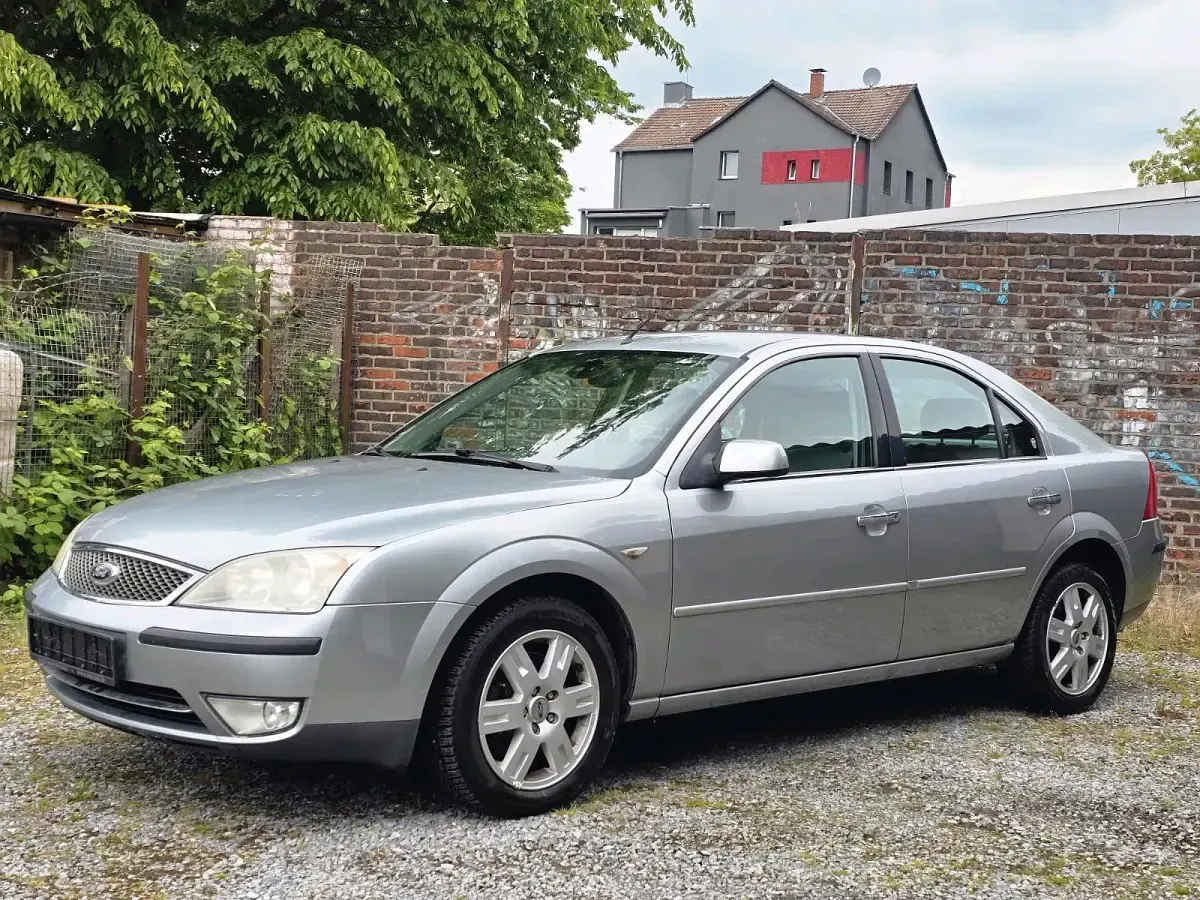 Gebraucht Ford Mondeo Ghia 131 PS (96 kW) 2004 Silber Limousine