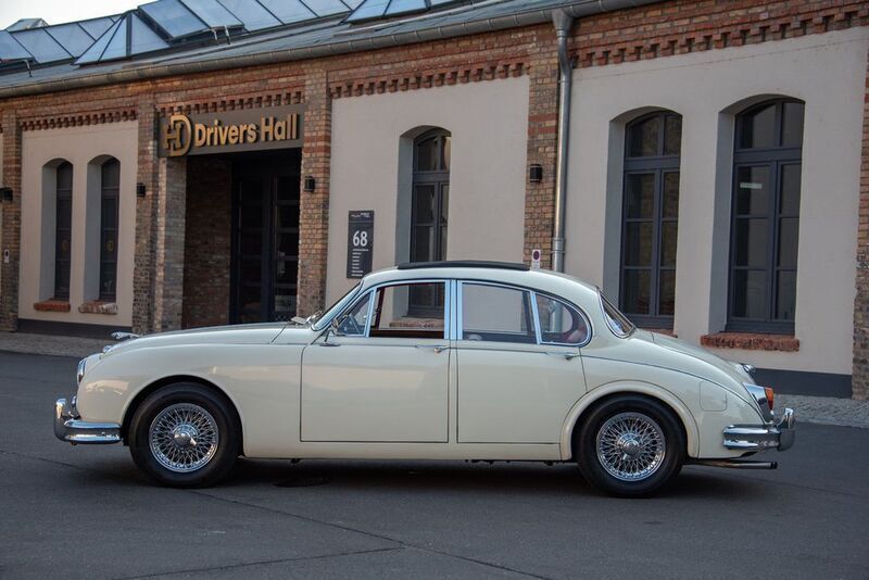 Weiß Gebraucht 1966 Jaguar MK II Limousine | 40.900 € - Bild 1/4