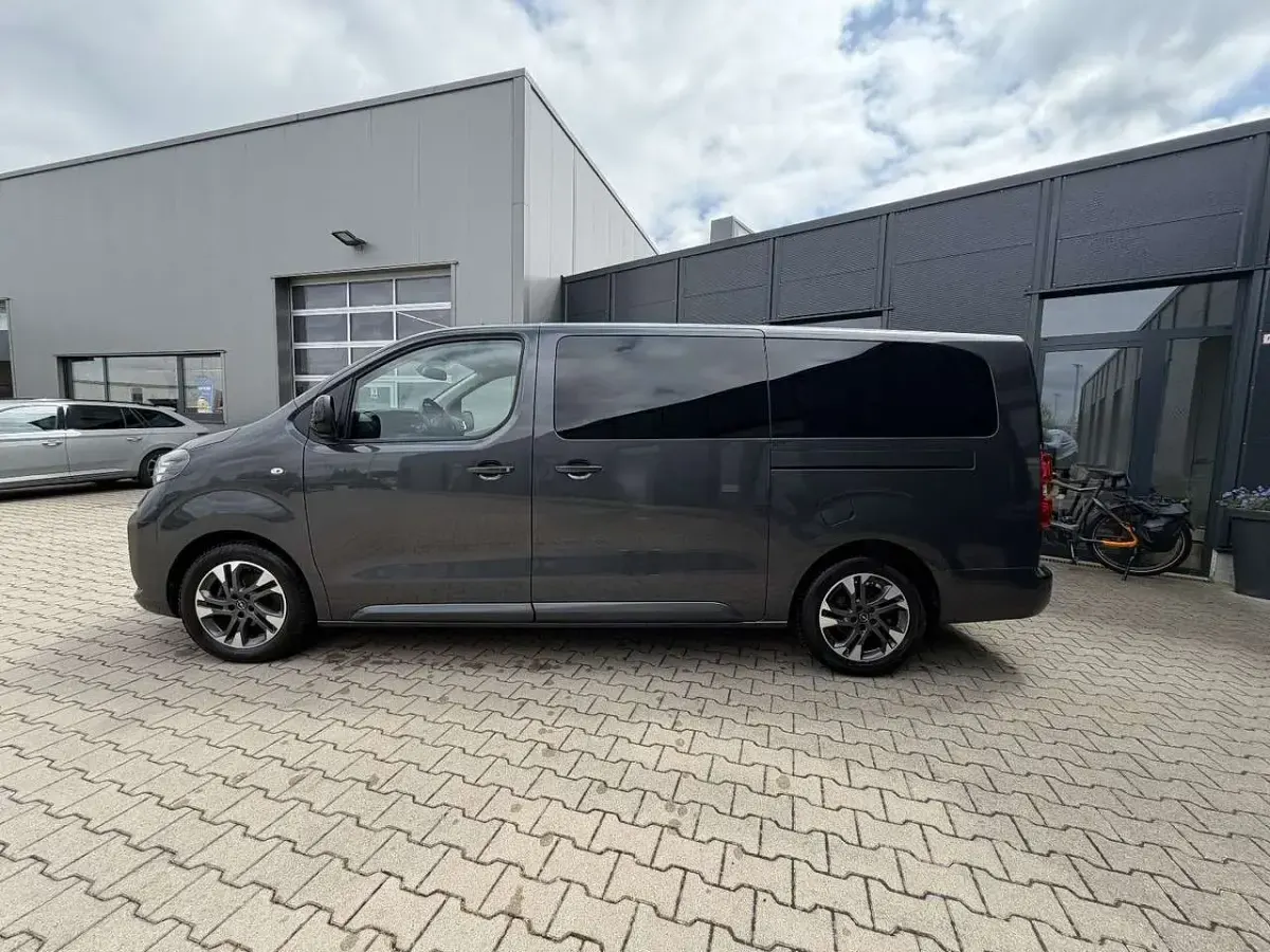 Gebraucht Opel Zafira Life Edition 177 PS (130 kW) 2024 Grau Van / Kleinbus
