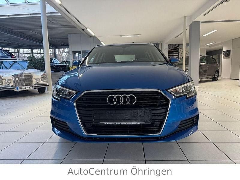 Gebraucht Audi A3 Basis 116 PS (85 kW) 2019 Blau Limousine